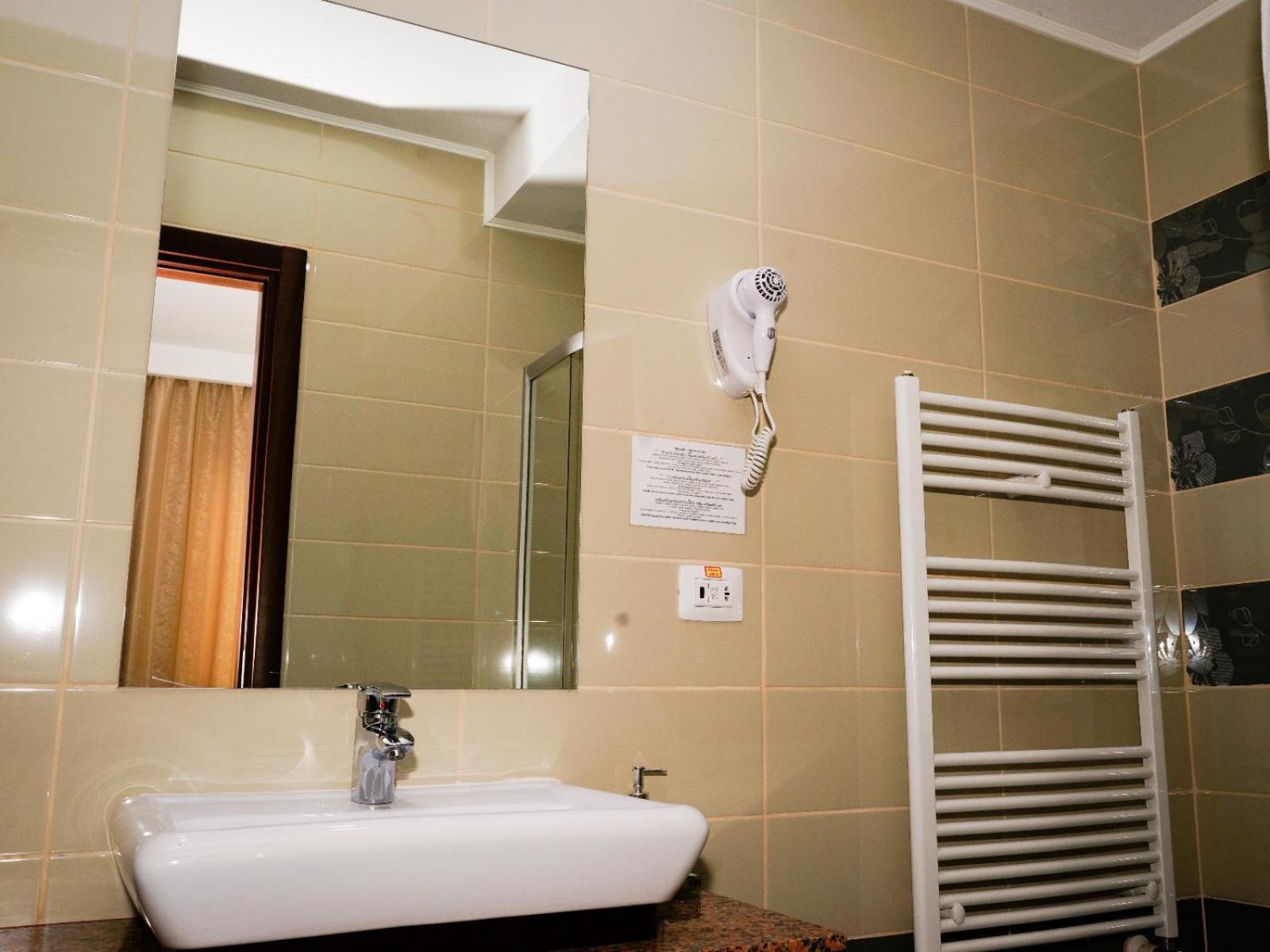 Hotel Criss Букурещ Екстериор снимка