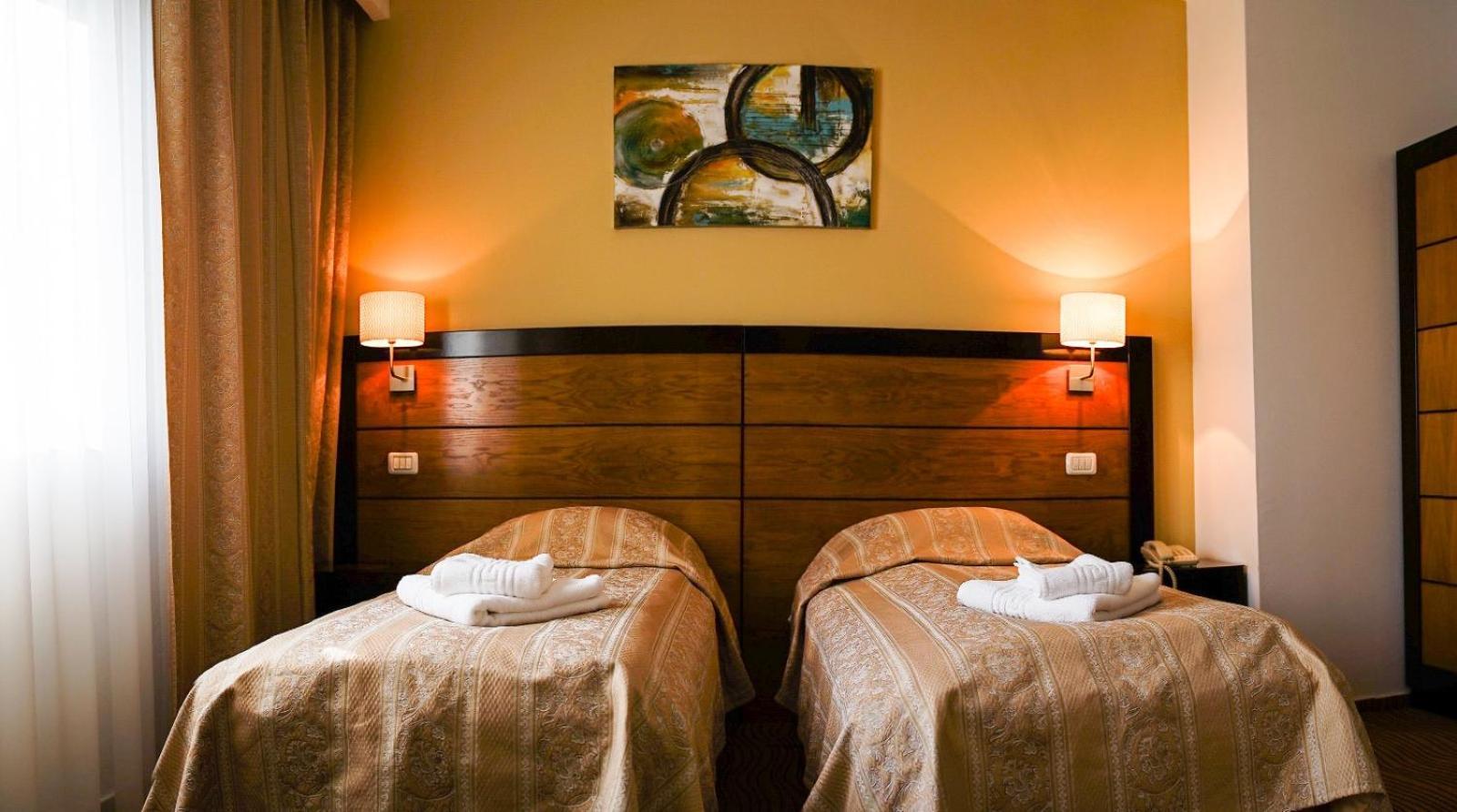 Hotel Criss Букурещ Екстериор снимка