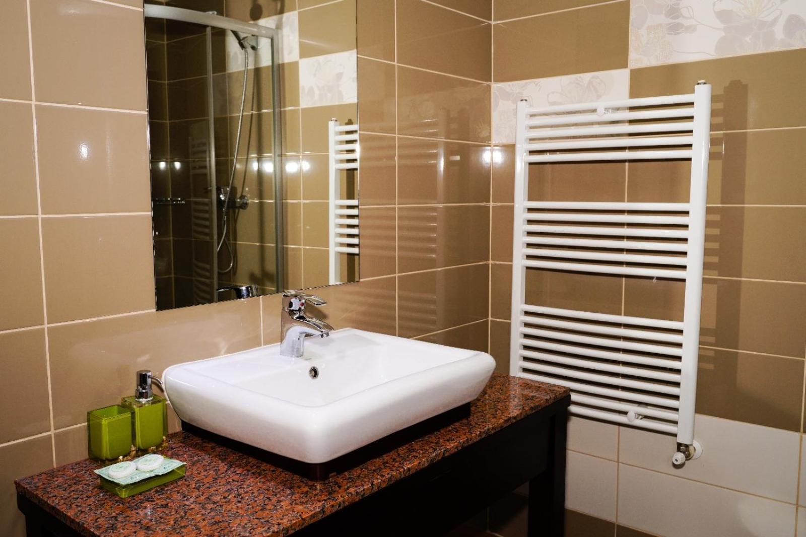 Hotel Criss Букурещ Екстериор снимка