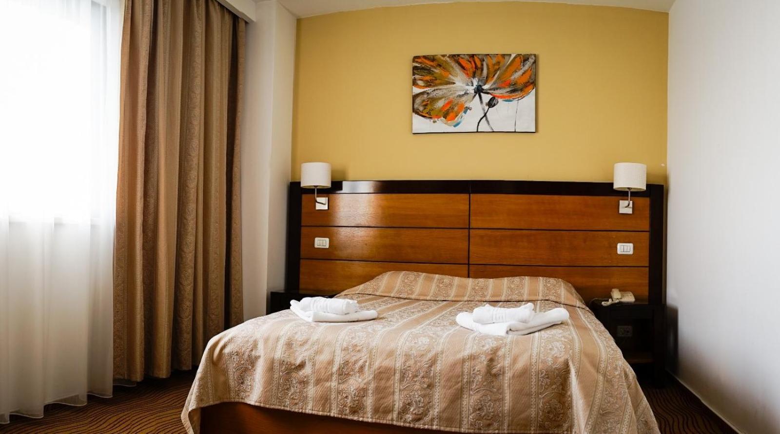 Hotel Criss Букурещ Екстериор снимка