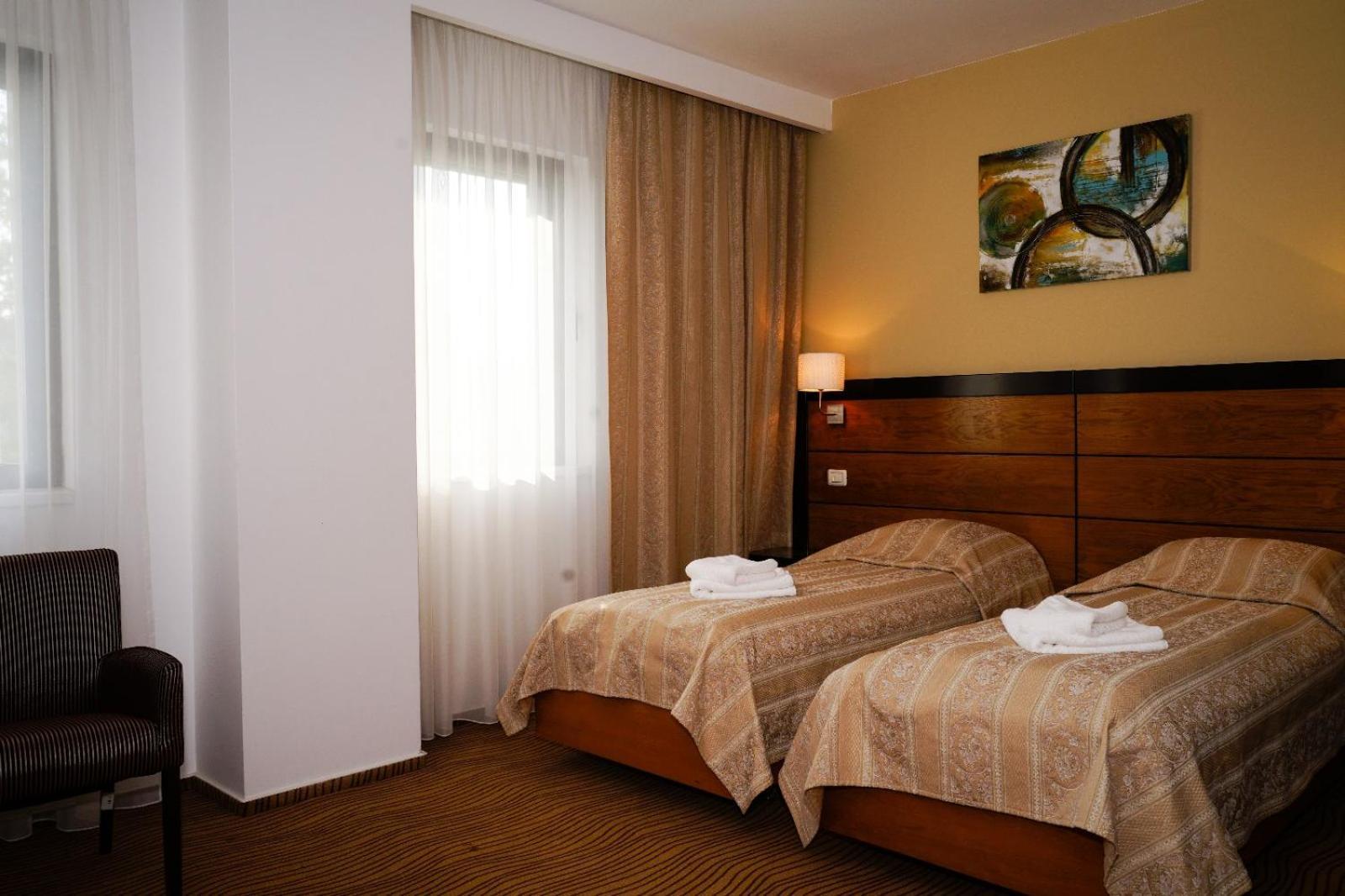 Hotel Criss Букурещ Екстериор снимка