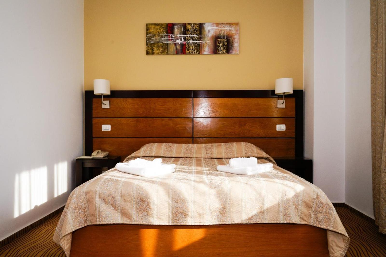 Hotel Criss Букурещ Екстериор снимка
