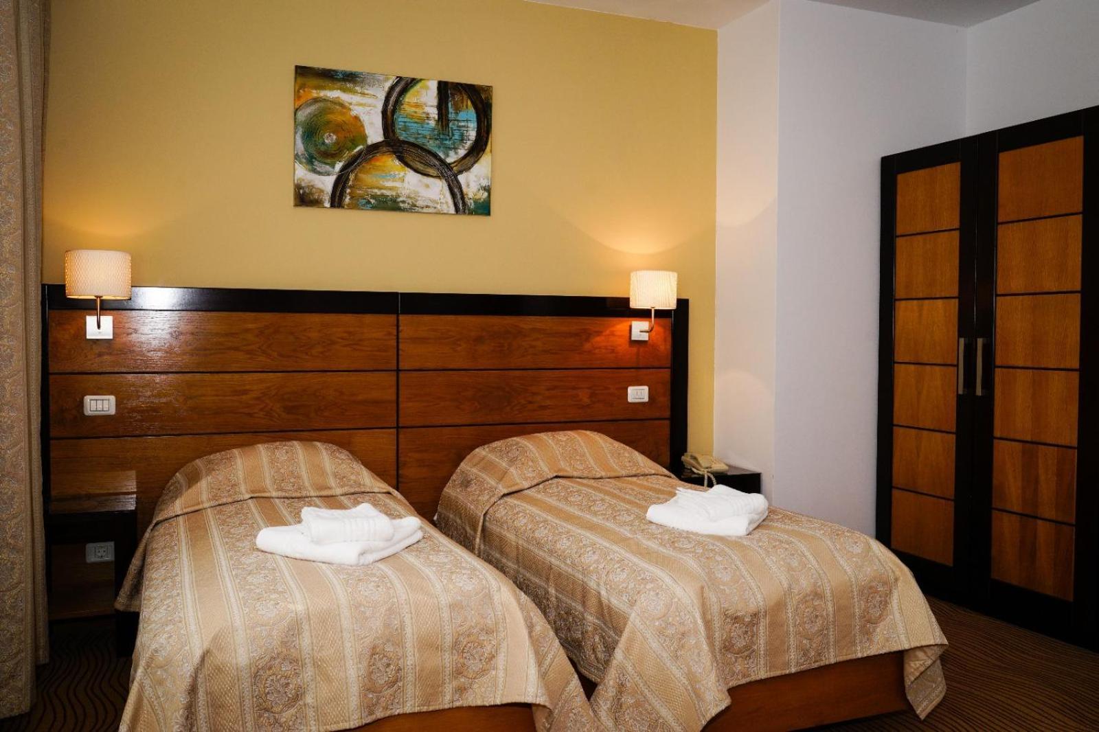 Hotel Criss Букурещ Екстериор снимка