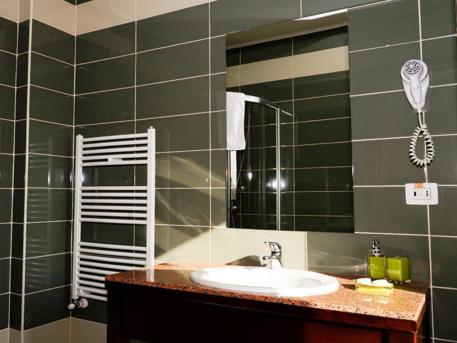 Hotel Criss Букурещ Екстериор снимка