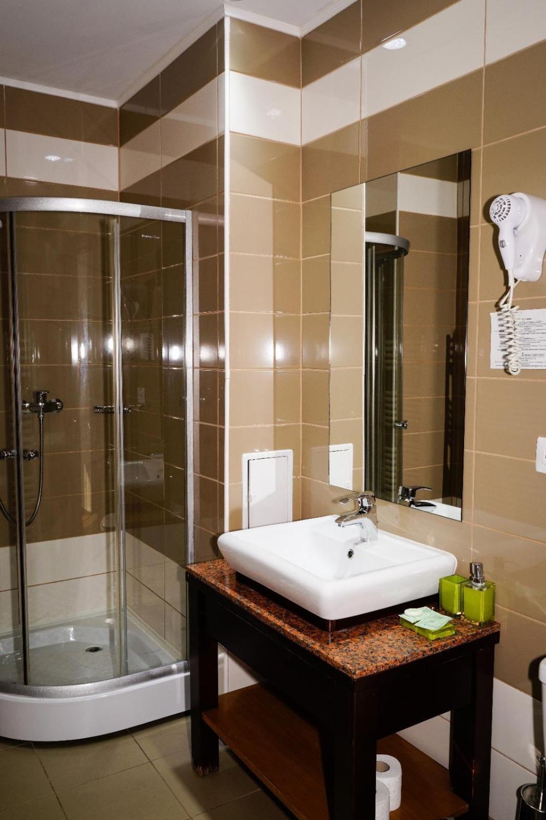 Hotel Criss Букурещ Екстериор снимка