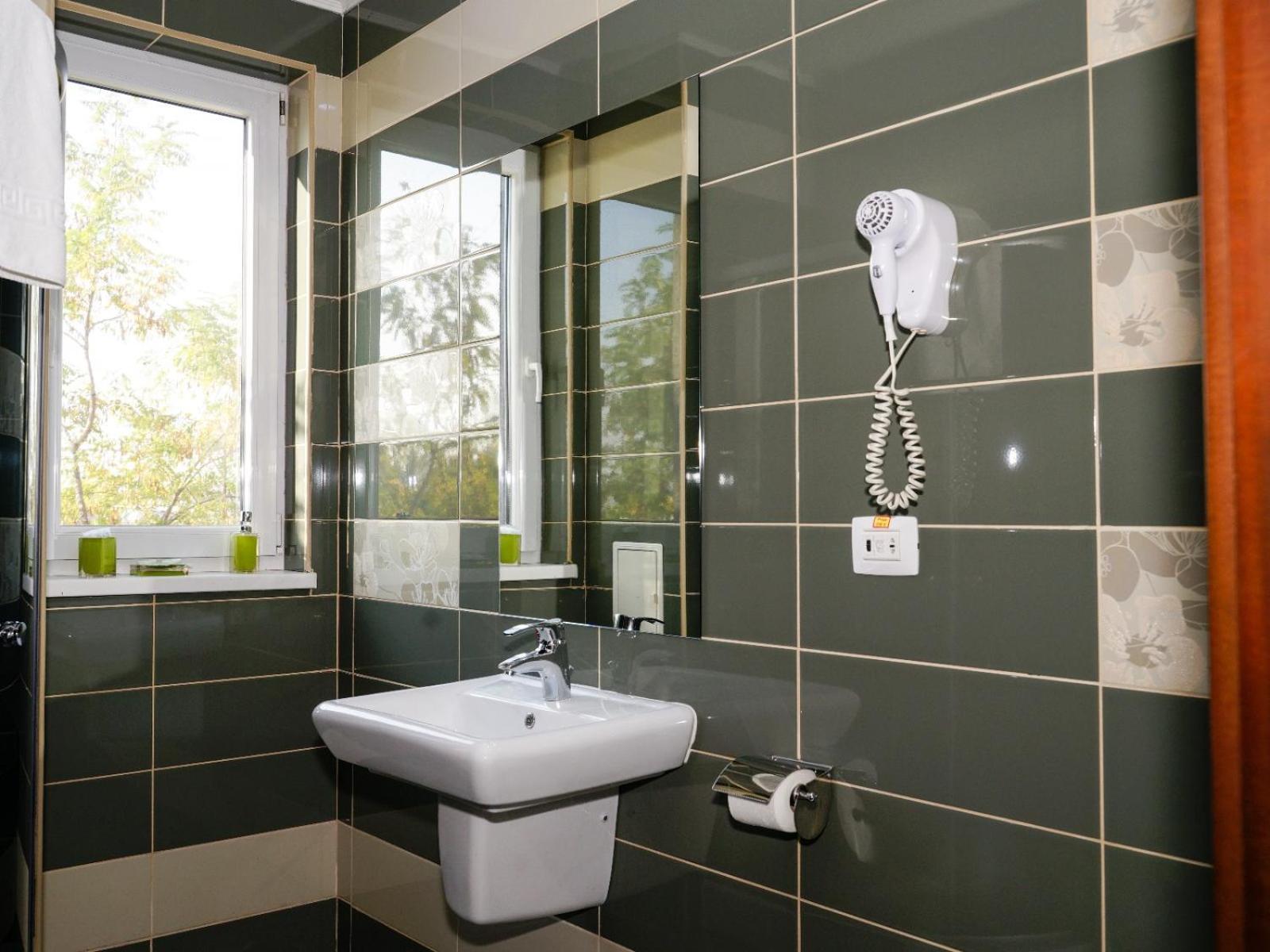 Hotel Criss Букурещ Екстериор снимка