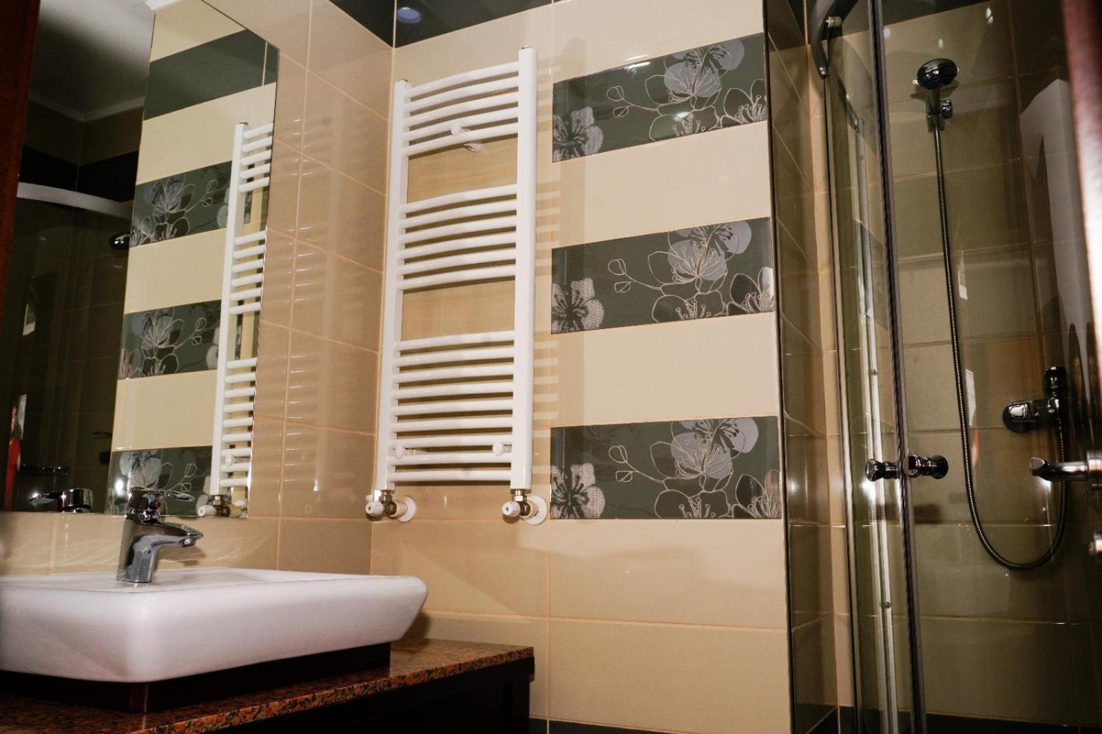 Hotel Criss Букурещ Екстериор снимка
