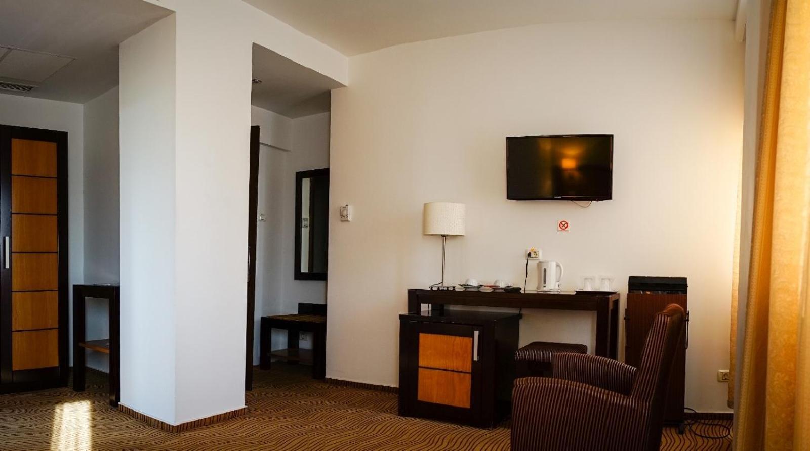 Hotel Criss Букурещ Екстериор снимка