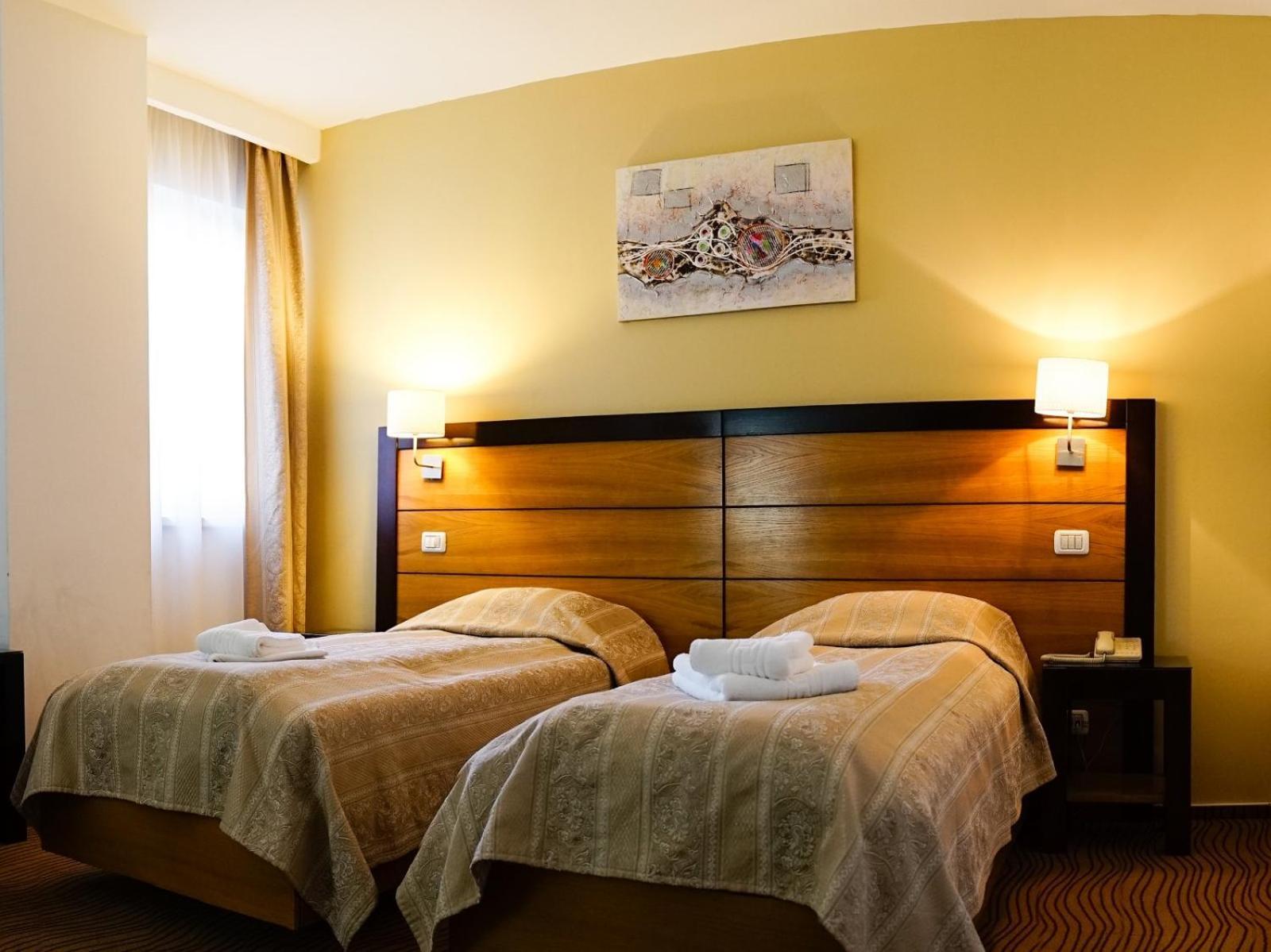Hotel Criss Букурещ Екстериор снимка
