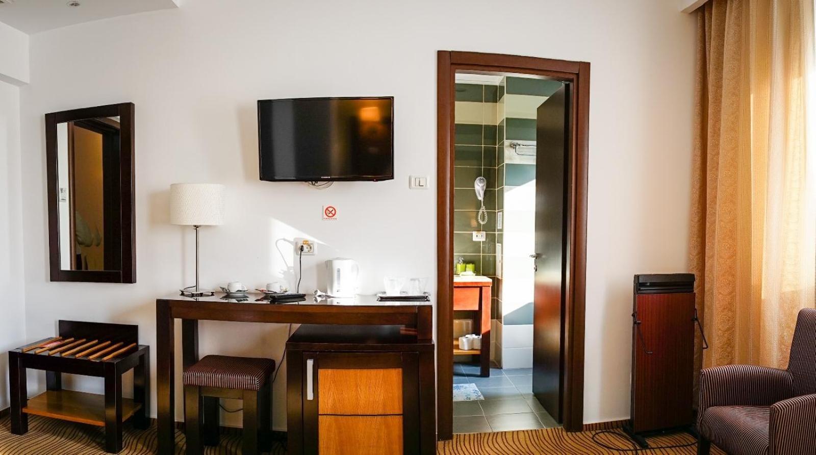 Hotel Criss Букурещ Екстериор снимка