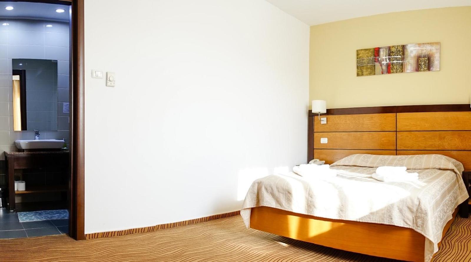 Hotel Criss Букурещ Екстериор снимка