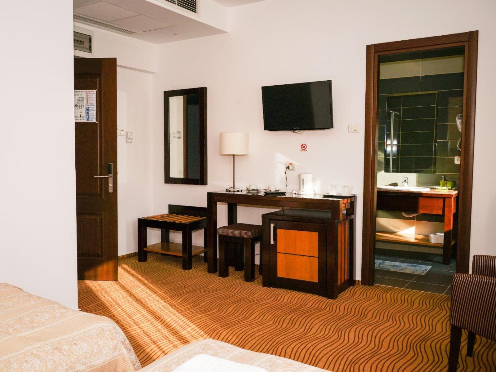 Hotel Criss Букурещ Екстериор снимка